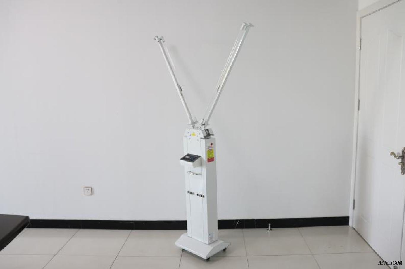 Chariot mobile de lampe de stérilisateur UV portatif d'hôpital HUV-04 de haute qualité